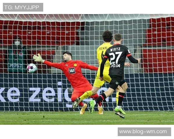 多特蒙德与勒沃库森关注利兹联16岁中场新星萨姆阿尔克