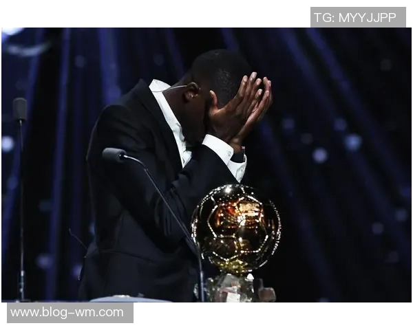 登贝莱荣获2025年环足奖最佳球员奖再添荣耀时刻